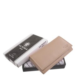 Ez a nagy méretű női pénztárca valódi, finom tapintású nappa bőrből készült, fedelén a LA SCALA Luxury márka elegáns bőrbenyomásos logójával.