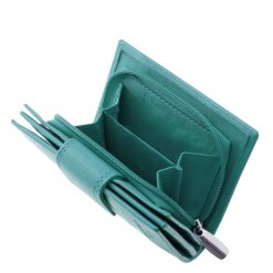 Csinos és minőségi, kis méretű női pénztárca, melynek alapanyaga valódi bőr, divatos színekben gyártottuk és RFID védelemmel is elláttuk.